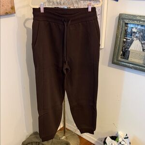 New without tags lululemon scuba high-rise relaxed Jogger. Size 6